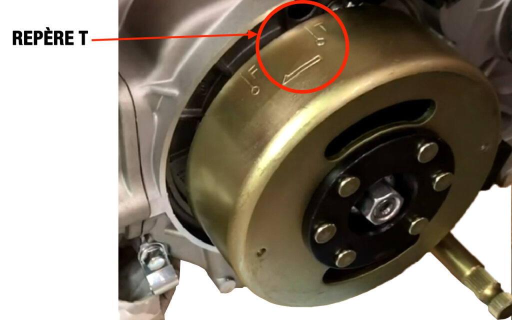 Repère T du volant pour réglage soupape dirt bike